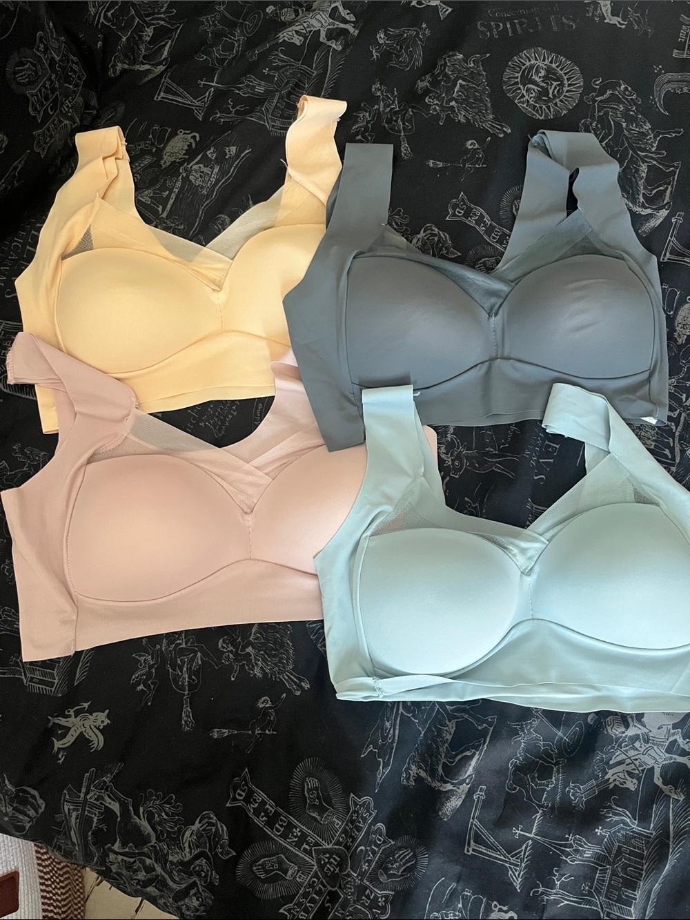 SET OF 4 Viral No Underwire no Hooks Slip over head Bras XL